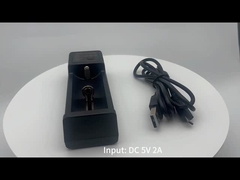 Pengecas slot sel baterai lithium-ion 18650 yang dapat diisi ulang